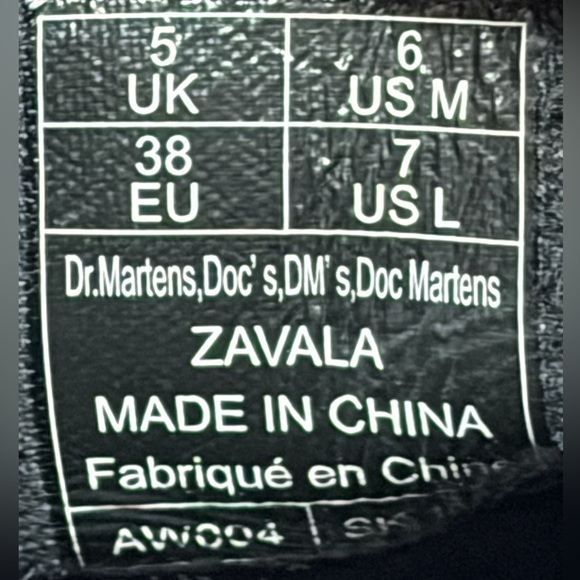 Dr Martens Docs Zavala Combat Boots Womens 7 Black Leather Lace Up 8-Eye Grunge - Picture 9 of 9